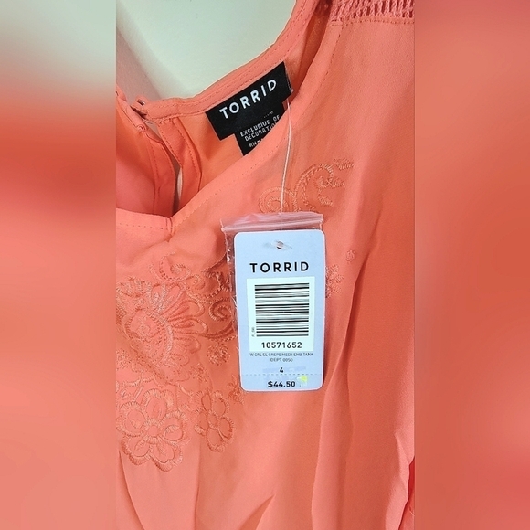 NWT Torrid Hi-Low Embroidered Button Back Tank, Size 4 - Picture 3 of 3